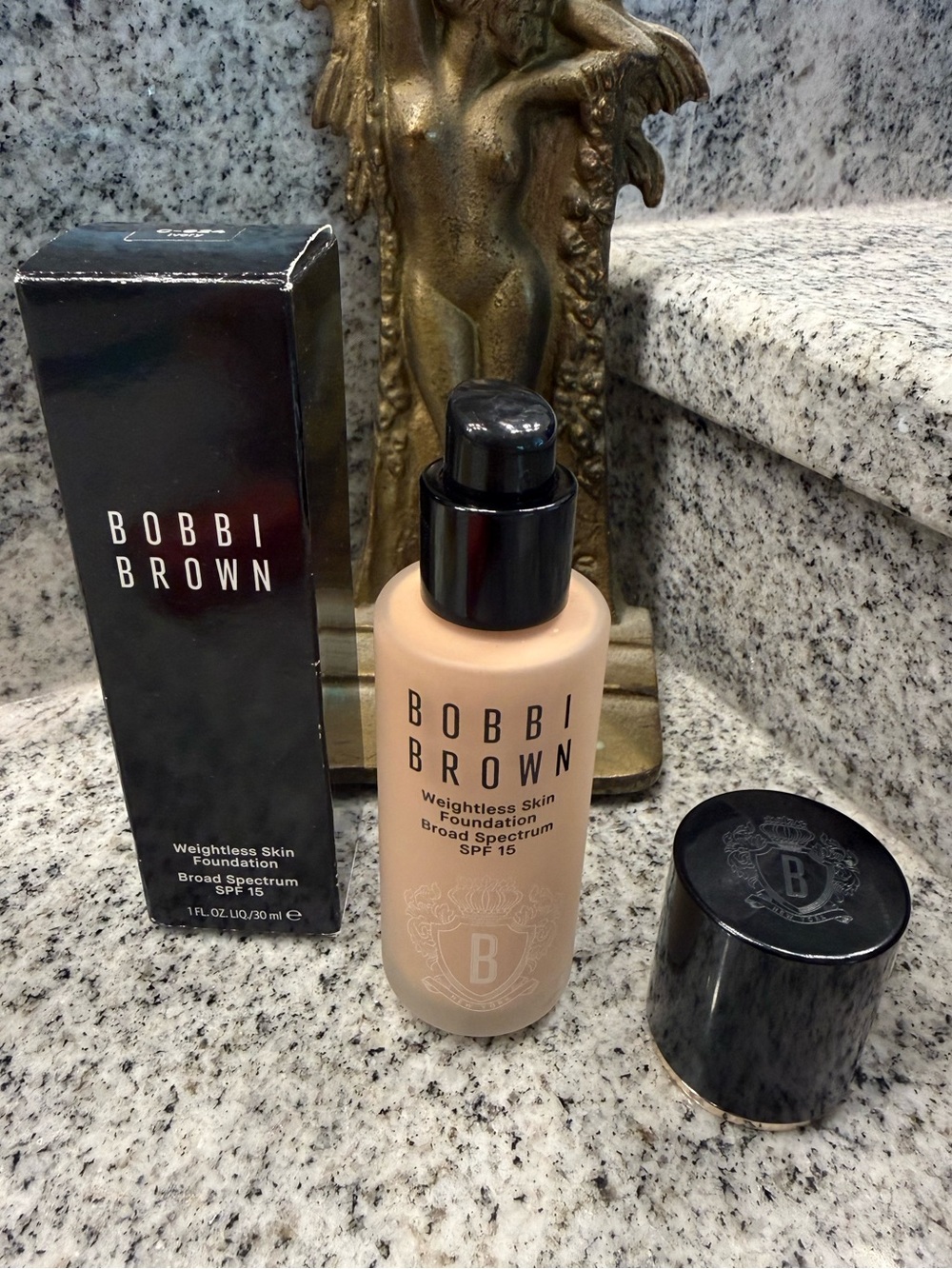 Bobbi Brown Weightless Skin Foundation in C-024 Ivory
